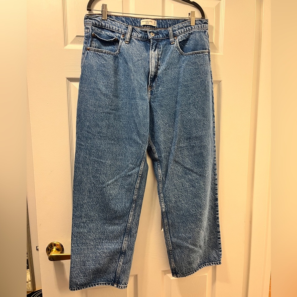 Abercrombie The Loose High Rise Jeans